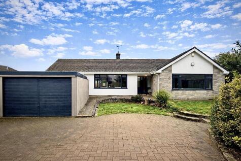 Sizable bungalow in quiet cul de sac position in leafy BS8 Failand