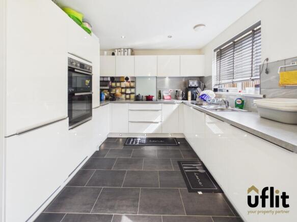 4 bed Detached for sale Image 4