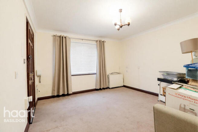 Oakwood Grove Wickford Avenue, Basildon photo 3