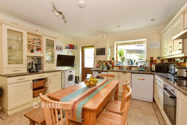 Kitchen/ Dining Room