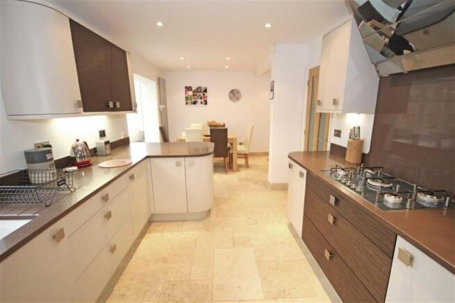 KITCHEN/DINING ROOM