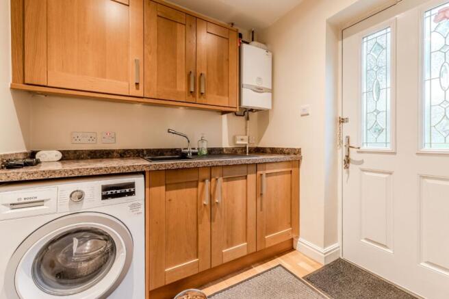 4 bed Detached for sale Image 8