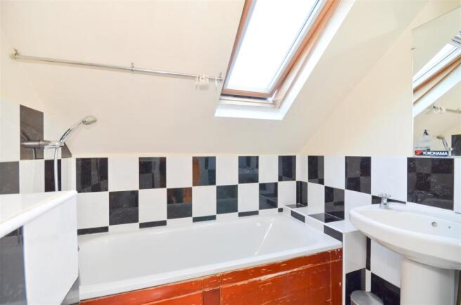 En-suite Bathroom.JPG