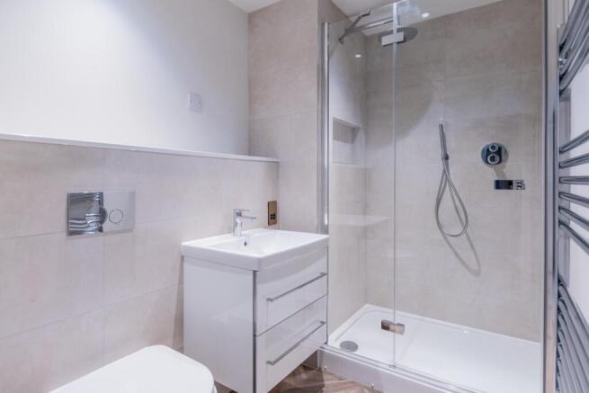 3 bed Apartment for sale Image 5