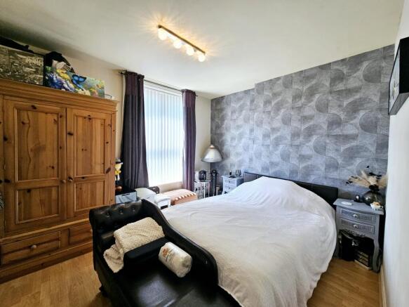 2 bed Flat for sale Image 5