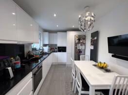 20, Gloucester Grove, Edgware HA8 0ES