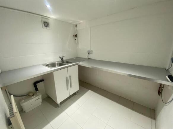 4 bed Detached to rent Image 7