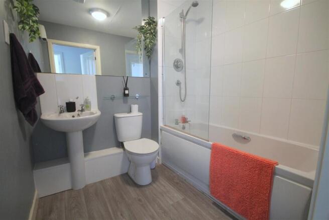 WR Bathroom.JPG