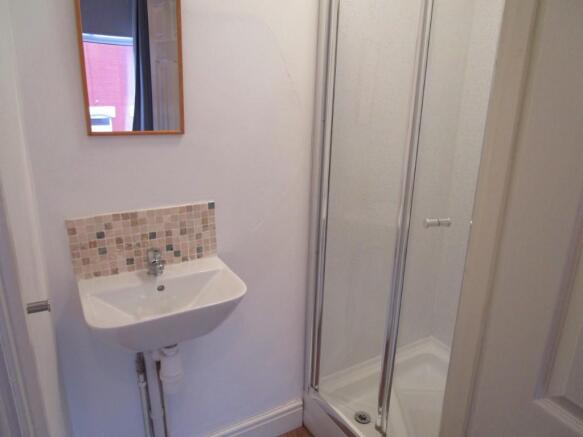 Ensuite to bedrm 2