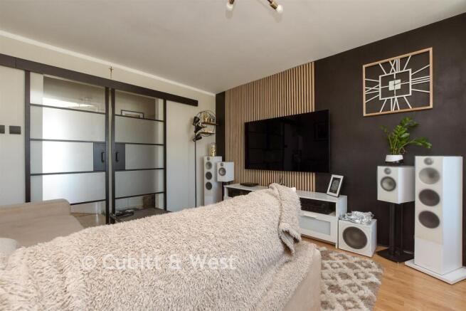 Lounge/Dining Area