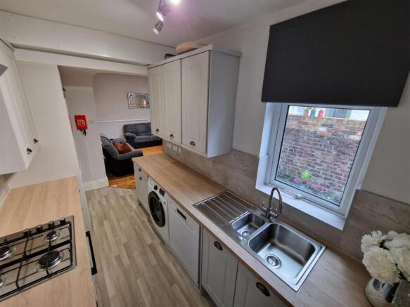 43 Cardigan Kitchen 2.jpg