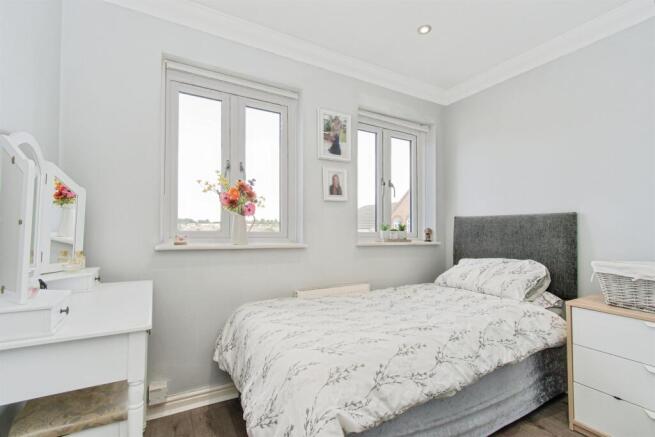4 bed Detached for sale Image 7