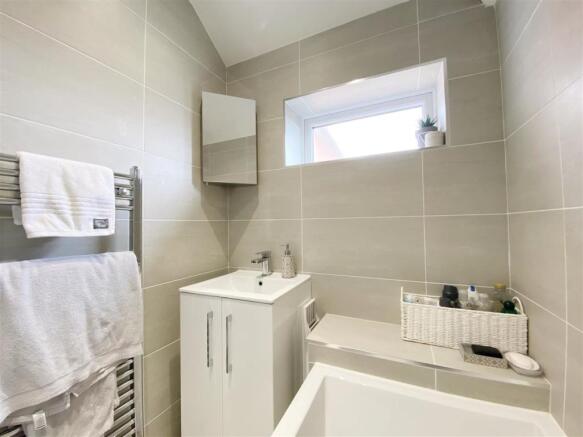 Bathroom 2.jpg