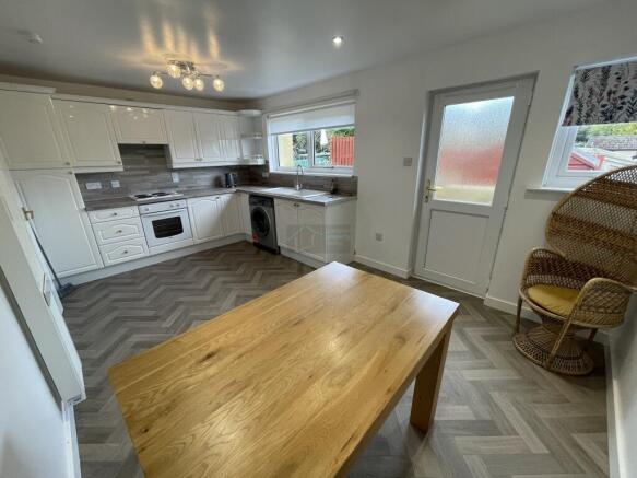 Kitchen diner a.JPG