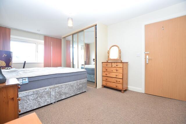2 bed Apartment to rent Image 7