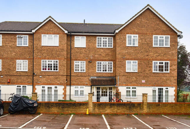 1-bed flat on Wilkins Close, Mitcham, CR4, £230,000