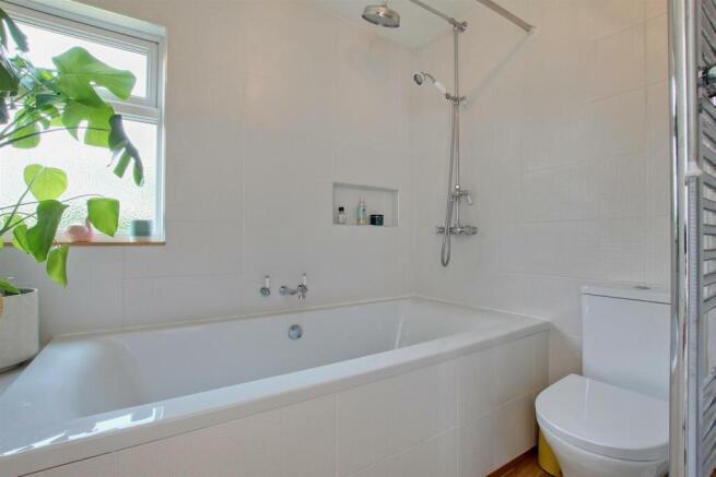 BATHROOM/W.C.