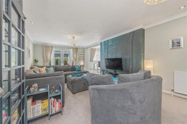 4 bed Detached for sale Image 12