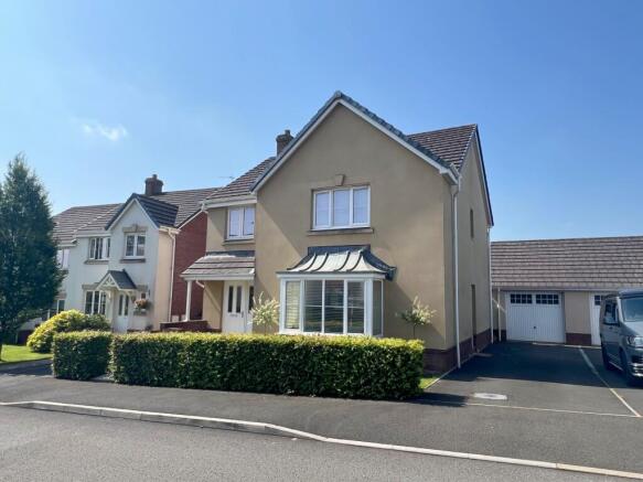 4-bed detached on Clos Yr Eryr, Bridgend, CF35, £375,000