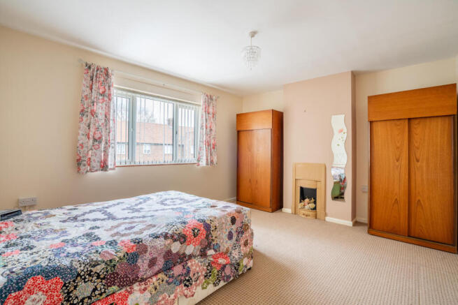 3 bed Terraced for sale Image 9