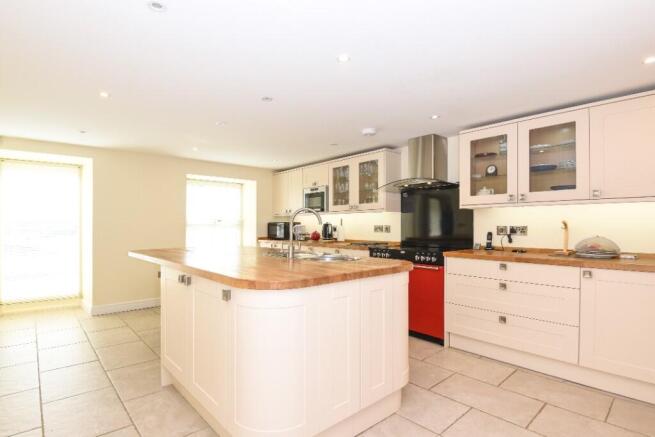 4 bed Detached for sale Image 7