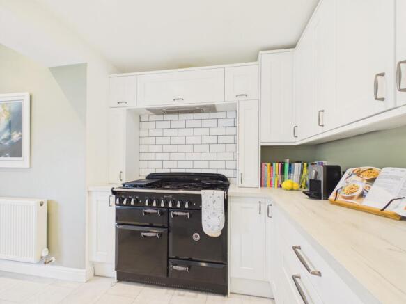 4 bed Detached for sale Image 10
