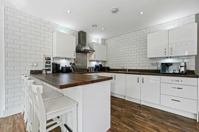 OC - 4 Longman House - Kitchen1-1.jpg