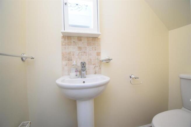 4 bed Detached to rent Image 9