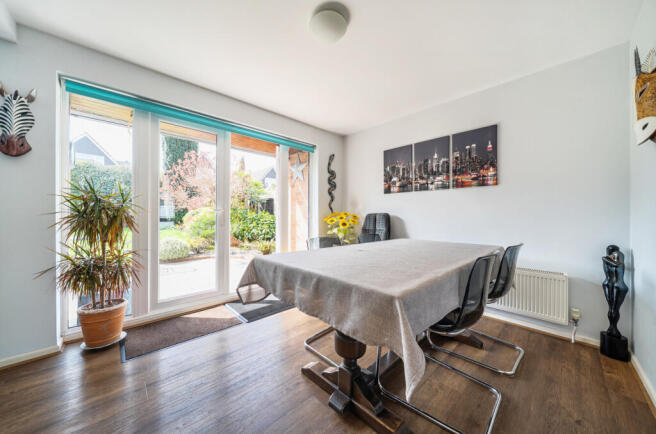 1441449-12-69d904...