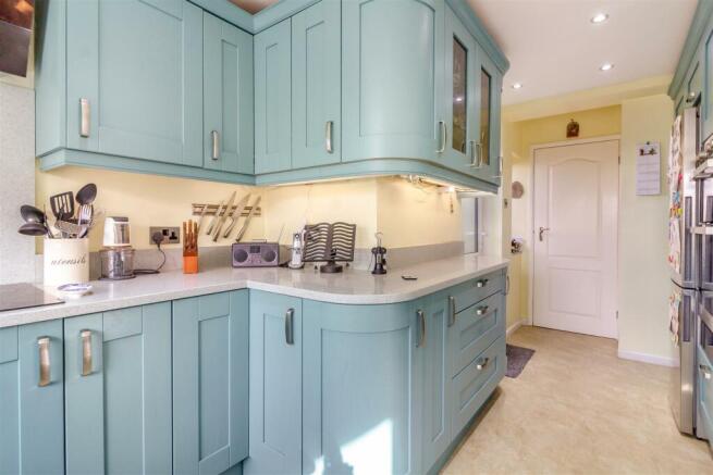 8551296-interior21.jpg