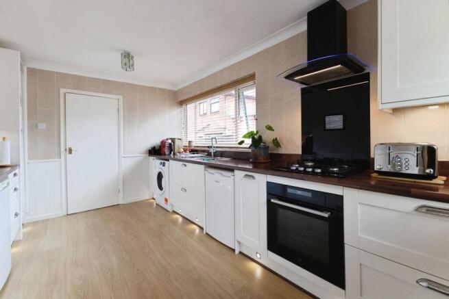 3 bed Semi-Detached for sale Image 8