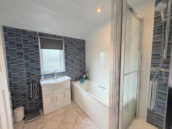 3 bed Semi-Detached for sale Image 11