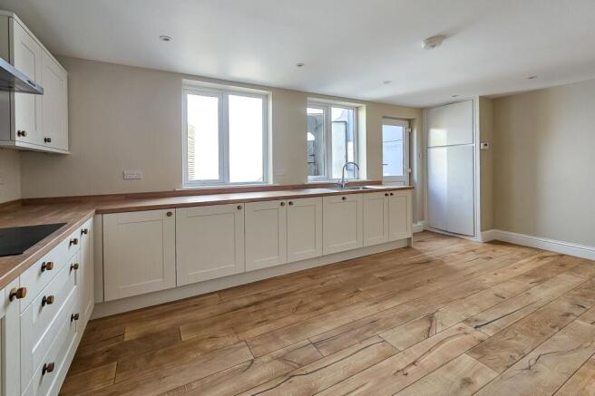 2 bed Semi-Detached for sale Image 8