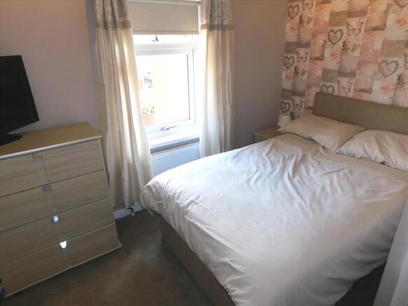 BEDROOM 2