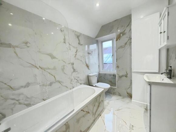 339bbb8e-Bath2