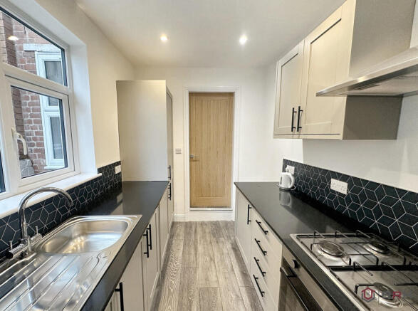 4 bed Terraced to rent Image 9