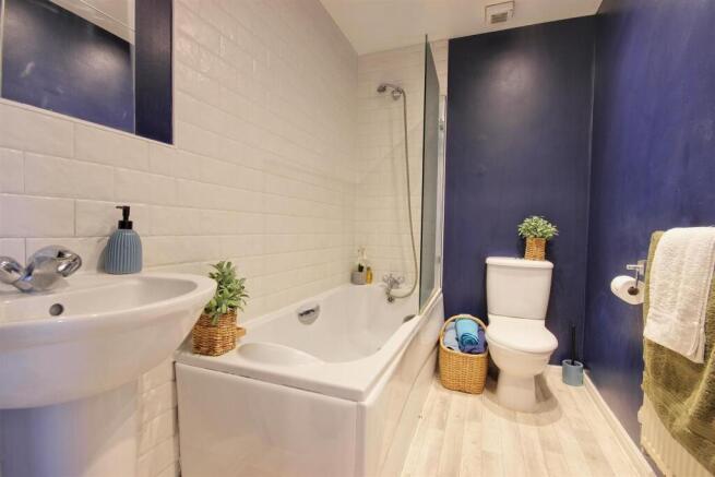 BATHROOM/W.C.