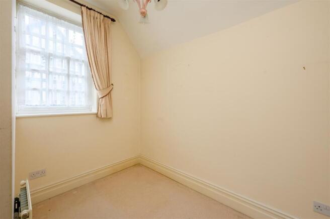 3 bed Terraced for sale Image 8
