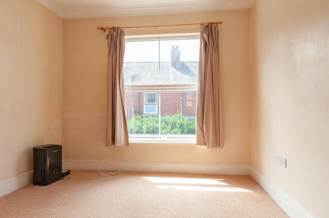 2 bed Apartment to rent Image 4