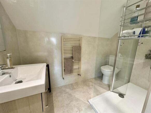 4 bed Detached for sale Image 11