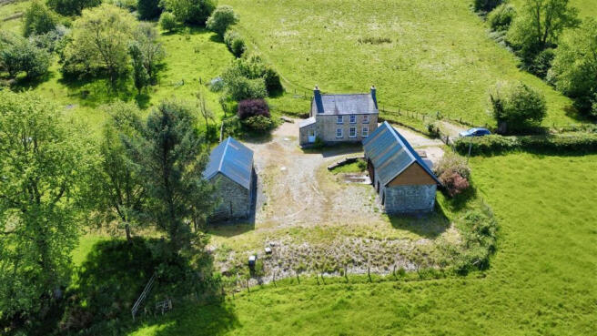 132 Acre Farm with 2 Cottages