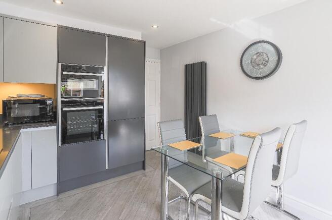 4 bed Detached for sale Image 5