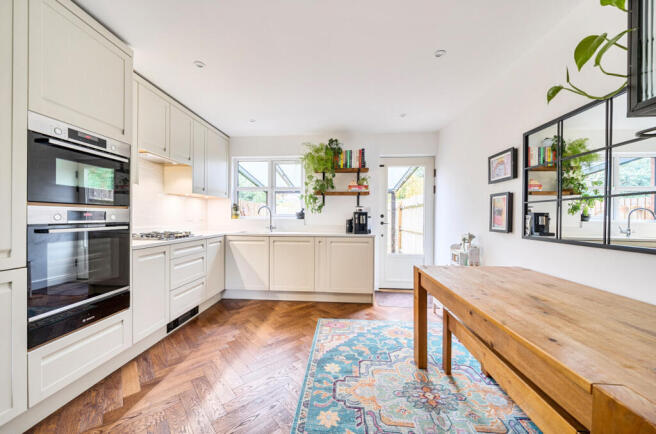 1422632-6-69aae39...