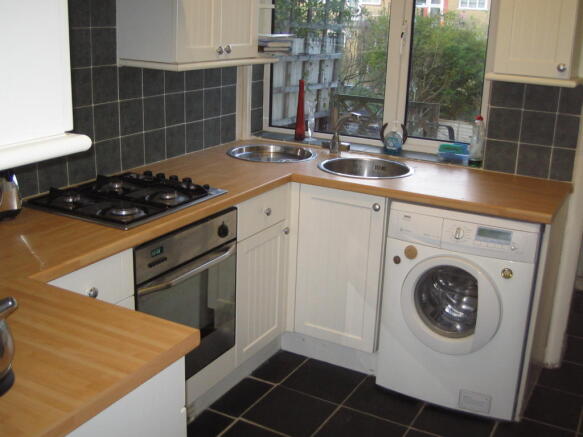 FITTED KITCHEN