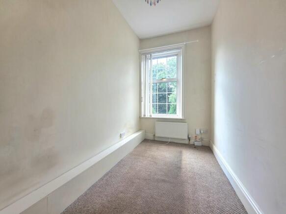 2 bed Terraced to rent Image 6