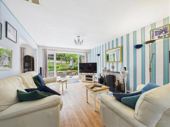 CAM02119G0-PR0446-STILL024