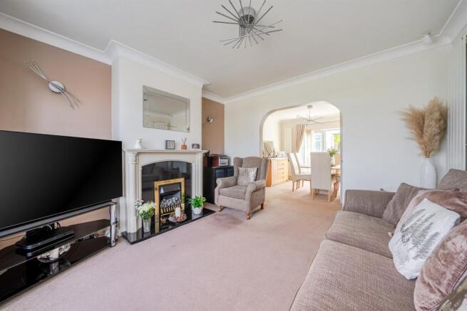 5 bed Semi-Detached for sale Image 7