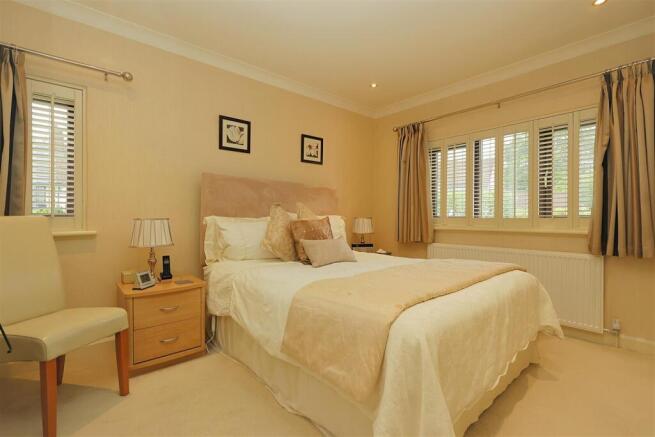 4 bed Detached for sale Image 12