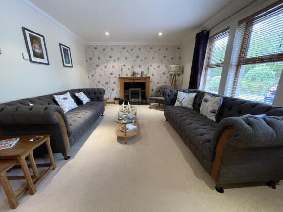 Lounge a.JPG