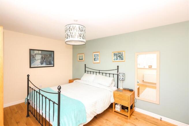 2 bed Semi-Detached for sale Image 10